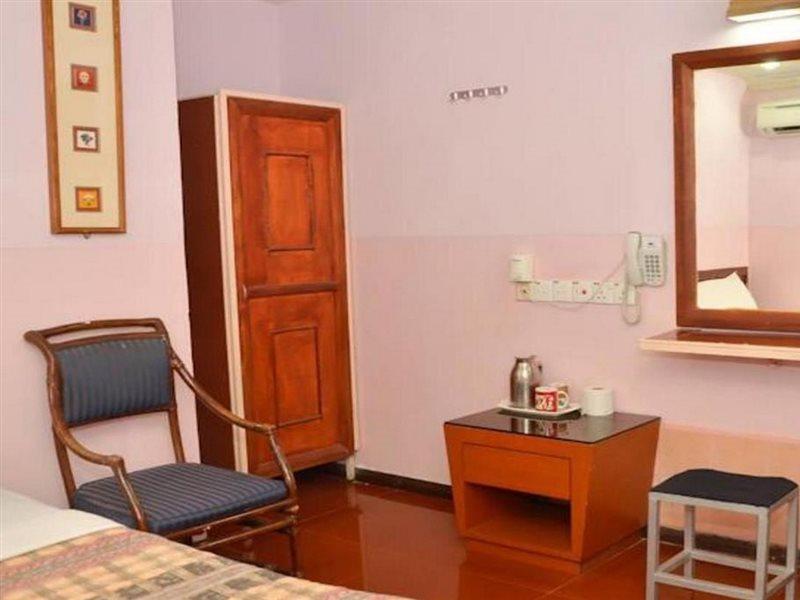 J &J Hotel Kota Kinabalu Kültér fotó